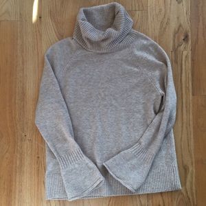 Lift bell sleeve sweater